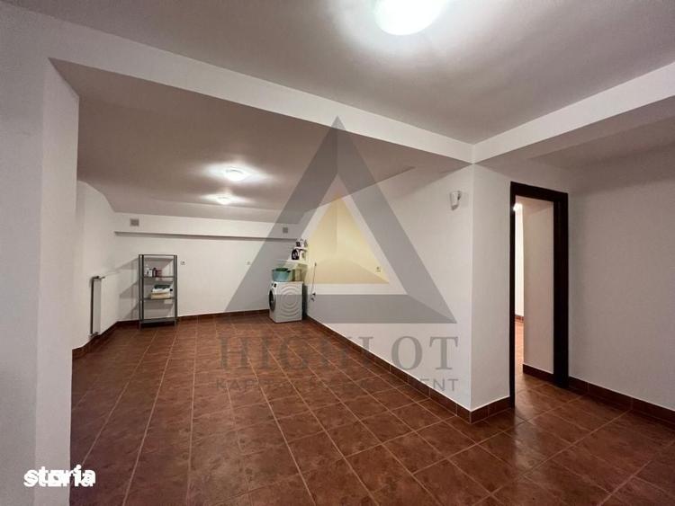 Casă cu 7 camere cu Teren 1000 Mp în Central