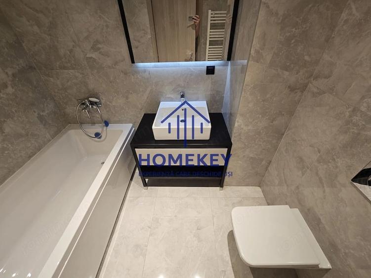 Apartament cu 3 camere decomandat în Est