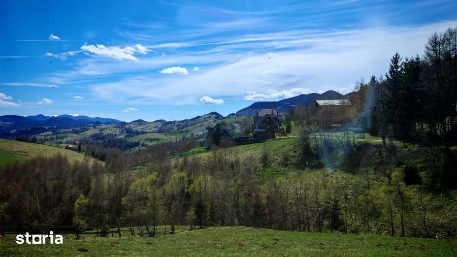 Casă cu 3 camere decomandat cu Teren 980 Mp în Moieciu