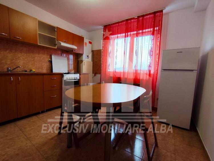 Apartament cu 3 camere decomandat, mobilat în Micești