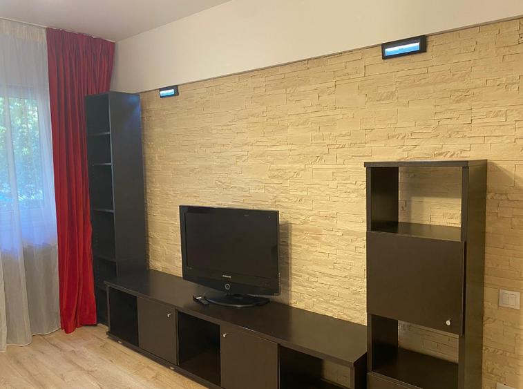 Apartament cu 3 camere decomandat în Drumul Taberei