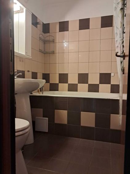 Apartament cu 3 camere decomandat în Eroii Revoluției