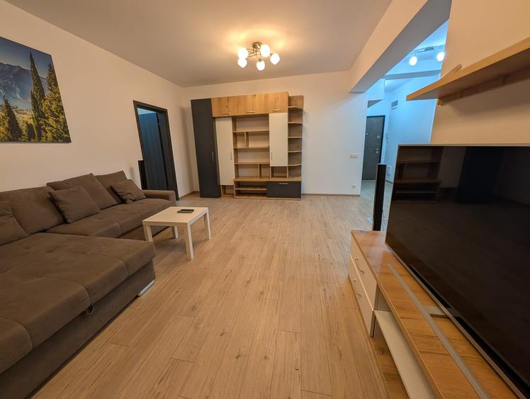 Apartament cu 3 camere semidecomandat în Drumul Taberei