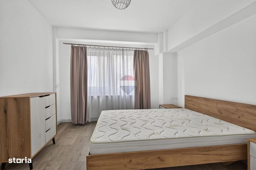 Apartament cu 4 camere în Polivalentă