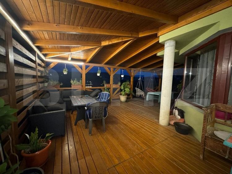 Casă cu 8 camere cu Teren 3500 Mp în Central