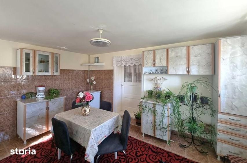 Casă cu 4 camere cu Teren 130 Mp în Central