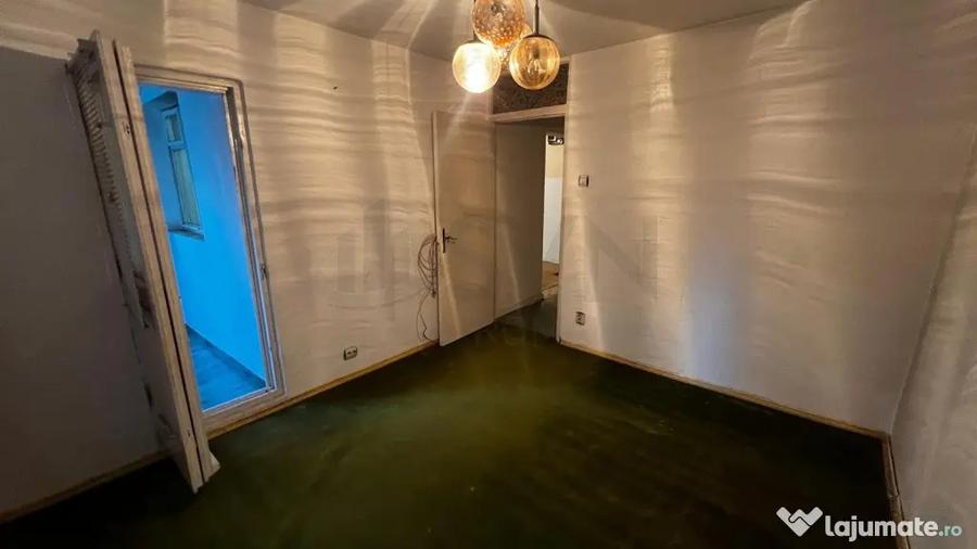 Apartament cu 3 camere decomandat în Costin Georgian