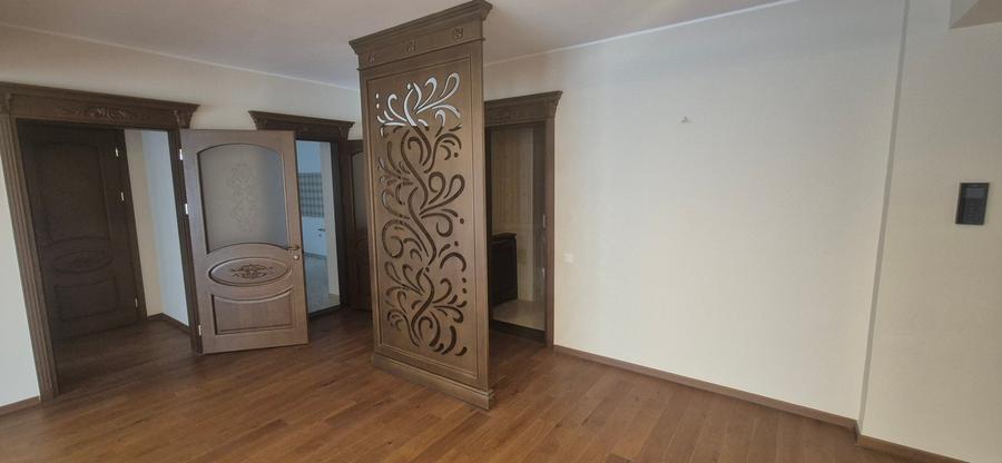 Apartament cu 4 camere semidecomandat în Primăverii