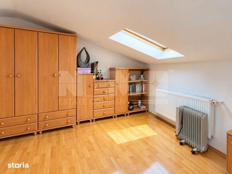 Apartament cu 4 camere în Roșu