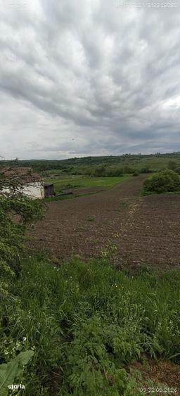 Teren de 4700 mp, în Merghindeal