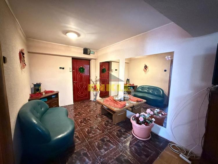 Apartament cu 3 camere decomandat în Central