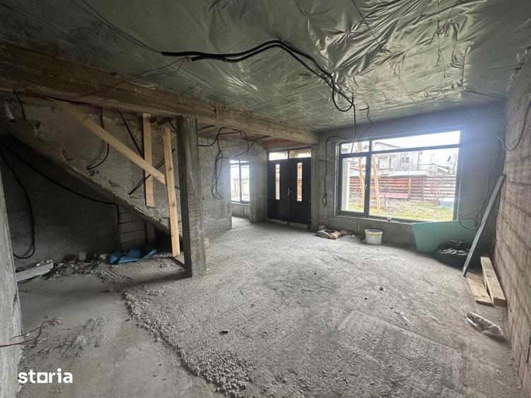 Casă cu 5 camere cu Teren 242 Mp în Ștefăneștii de Jos