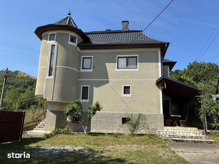 Casă cu 4 camere cu Teren 1300 Mp în Băi