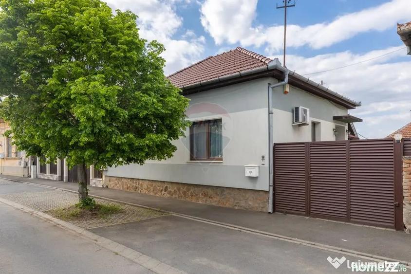 Casă cu 5 camere cu Teren 1085 Mp în Aradul Nou