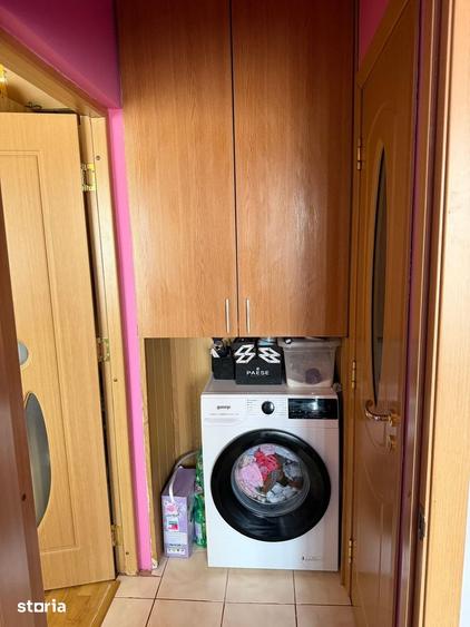 Apartament cu 3 camere semidecomandat, mobilat în Florilor
