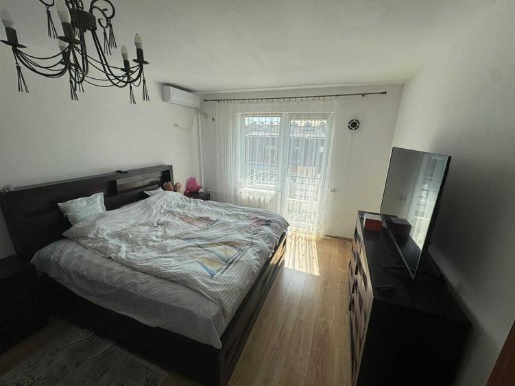 Garsonieră decomandată în Roșu