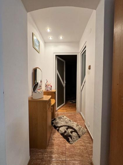 Apartament cu 2 camere semidecomandat în Valea Călugărească