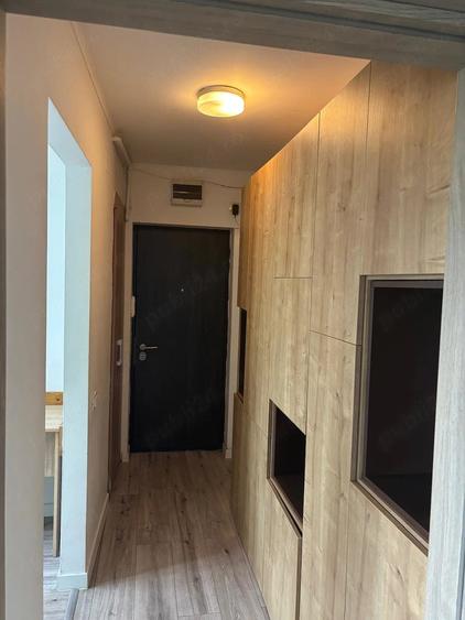 Apartament cu 3 camere semidecomandat în Crângași