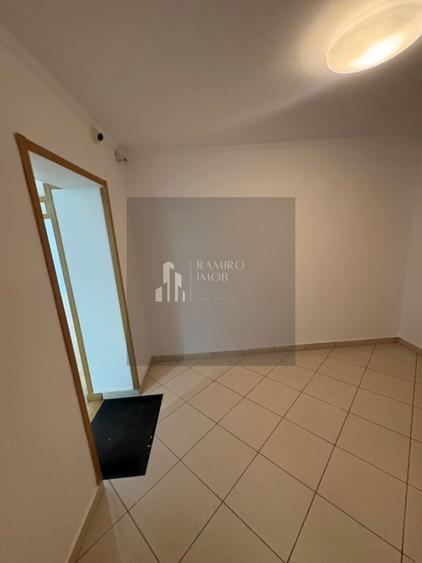 Apartament cu 4 camere semidecomandat în Unirii