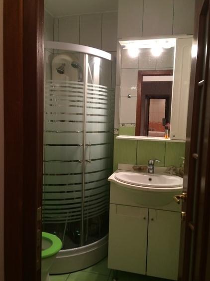 Apartament cu 4 camere decomandat, mobilat în Băneasa