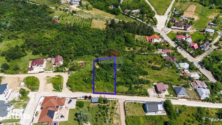 Teren de 1450 mp, în Bucium
