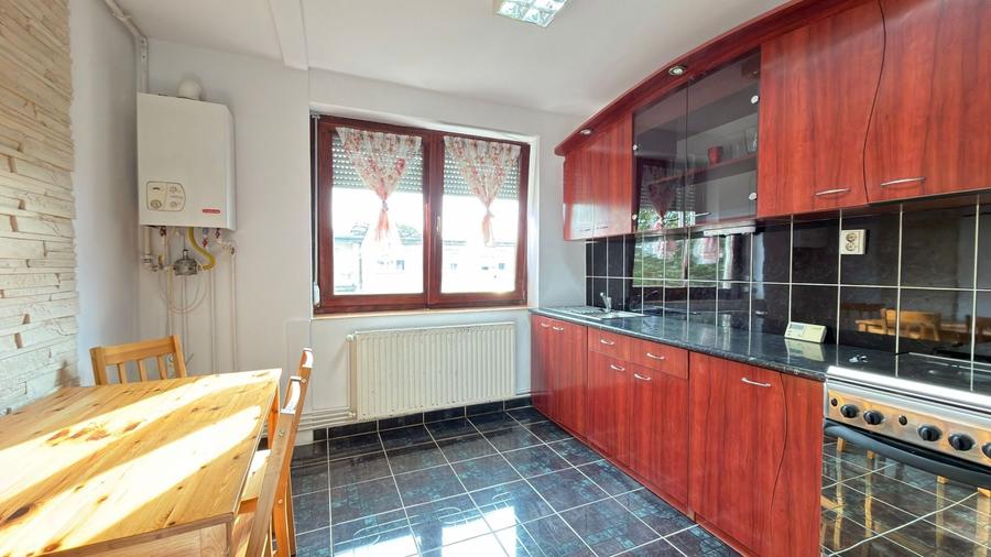Apartament cu 2 camere semidecomandat, mobilat în Vest