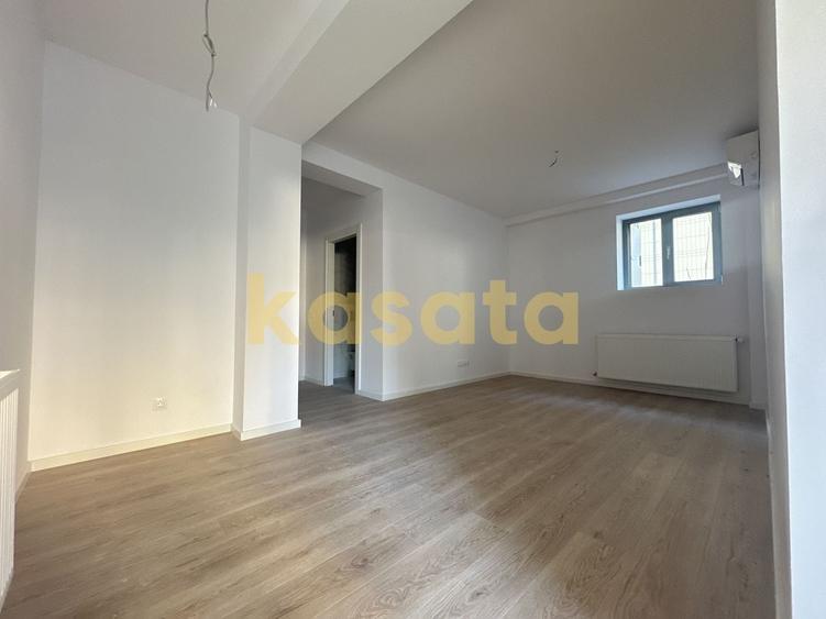 Apartament cu 4 camere decomandat în Tei