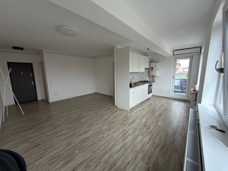 Apartament cu 2 camere semidecomandat, mobilat în Central