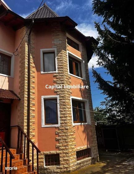 Casă cu 4 camere cu Teren 4500 Mp în Roman