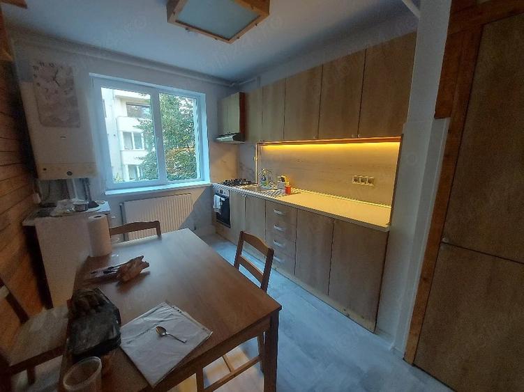 Apartament cu 3 camere semidecomandat în Central
