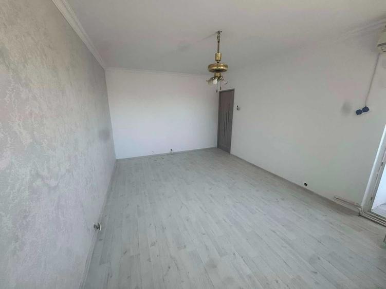 Apartament cu 3 camere decomandat în Micro 14