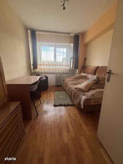 Apartament cu 3 camere decomandat în Prundu