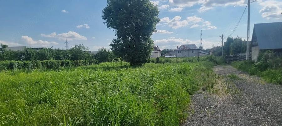 Teren de 400 mp, în Zăvoi