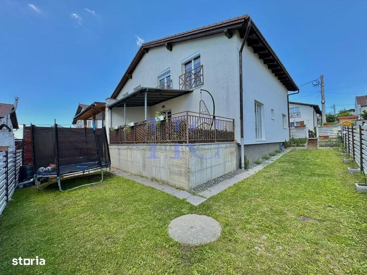 Casă cu 4 camere cu Teren 211 Mp în Roșia