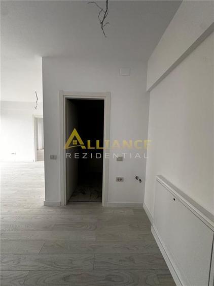 Apartament cu 3 camere decomandat în Fundeni