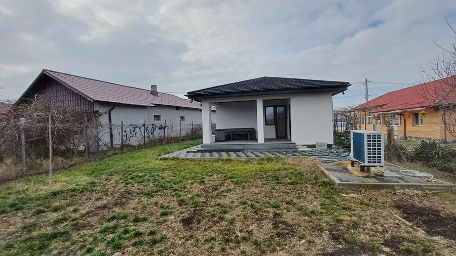 Casă cu 3 camere cu Canalizare în Comana