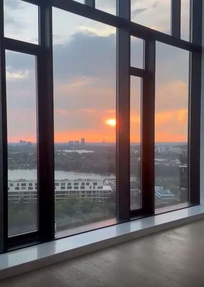 Penthouse cu 5 camere decomandat în Barbu Văcărescu
