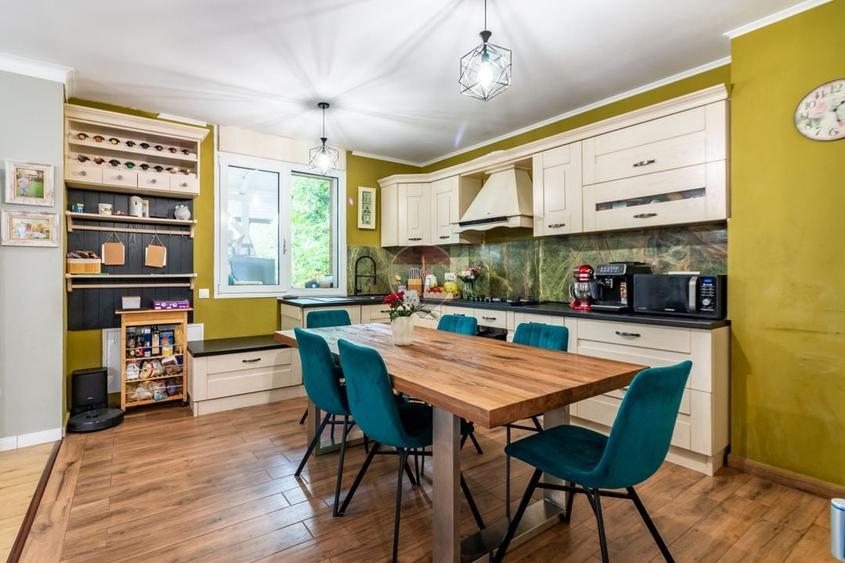 Casă individuală cu 6 camere cu Teren 240 Mp în Corbeanca