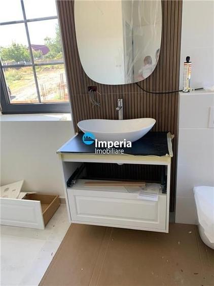 Casă individuală cu 5 camere cu Teren 500 Mp în Rediu