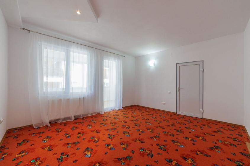 Casă individuală cu 10 camere cu Canalizare în Găvana