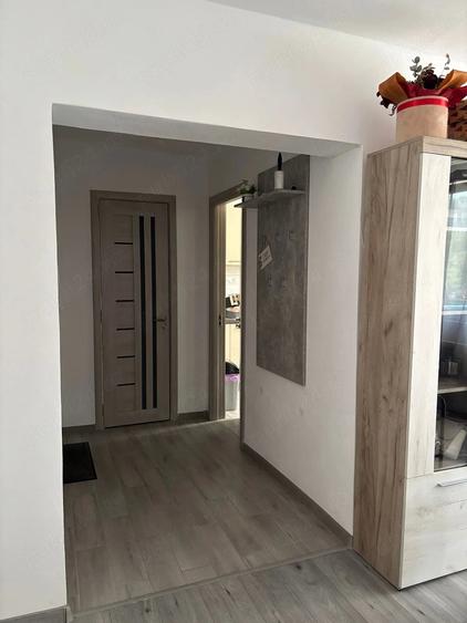 Apartament cu 2 camere semidecomandat în Berceni