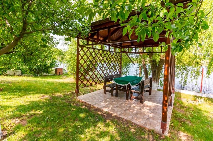 Casă individuală cu 5 camere cu Teren 1200 Mp în Central