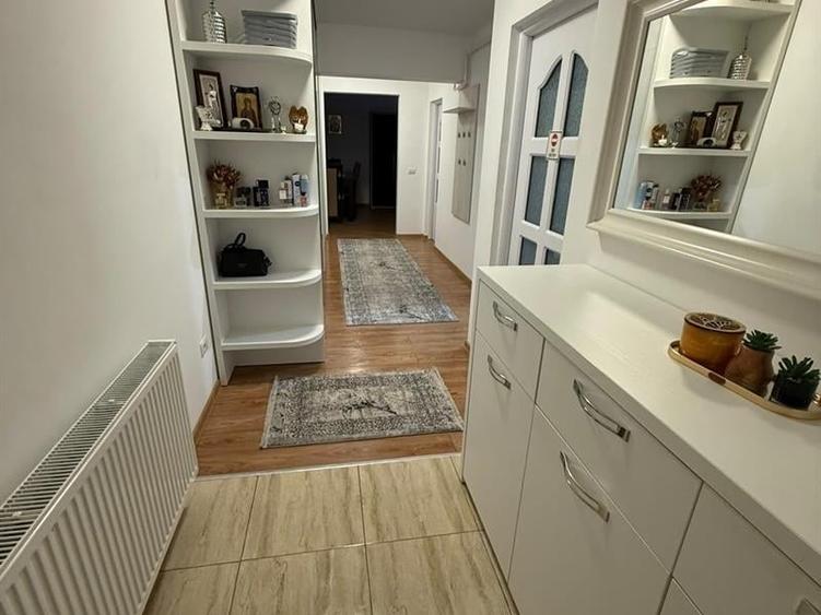 Apartament 2 camere, decomandat - 3
