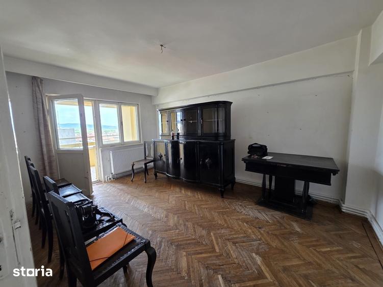 Apartament cu 3 camere decomandat în Decebal