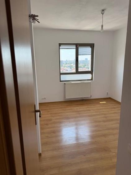 Apartament cu 3 camere semidecomandat în Doamna Ghica