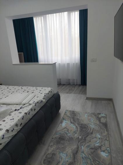 Apartament cu 3 camere decomandat, mobilat în City Park Mall