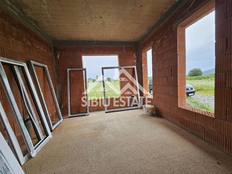 Duplex cu 5 camere cu Canalizare în Șelimbăr