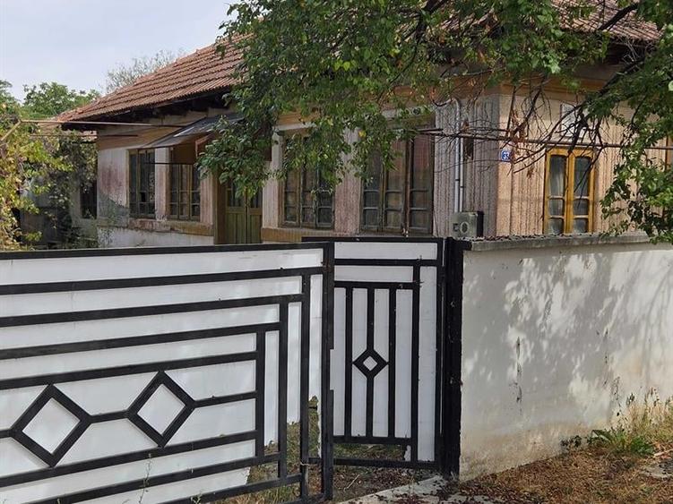 Casă individuală cu 3 camere cu Teren 1000 Mp în Preajba