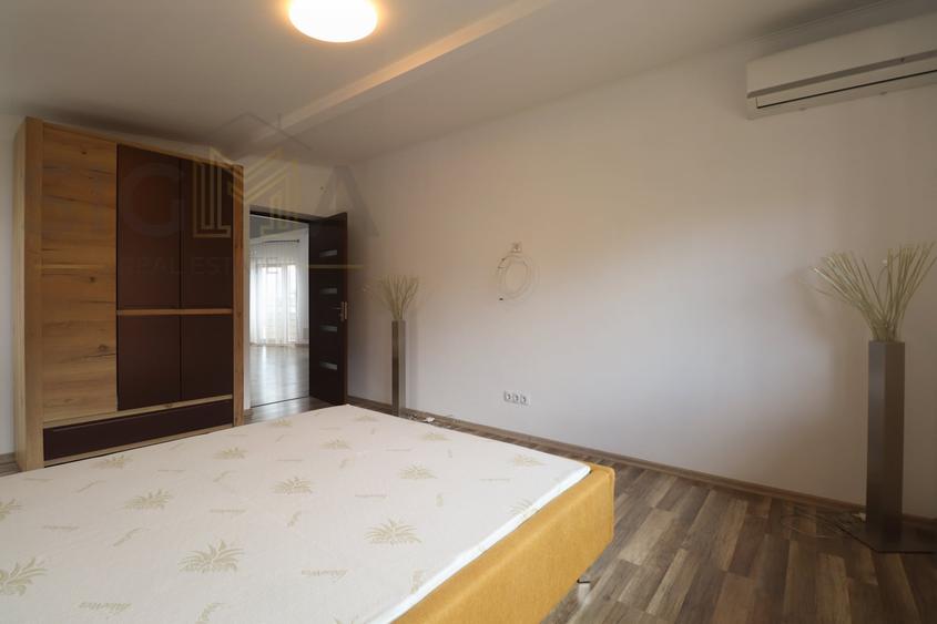 Apartament cu 3 camere semidecomandat, mobilat în Bună Ziua
