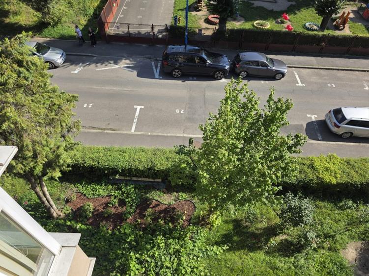 Apartament cu 2 camere decomandat în Tractorul